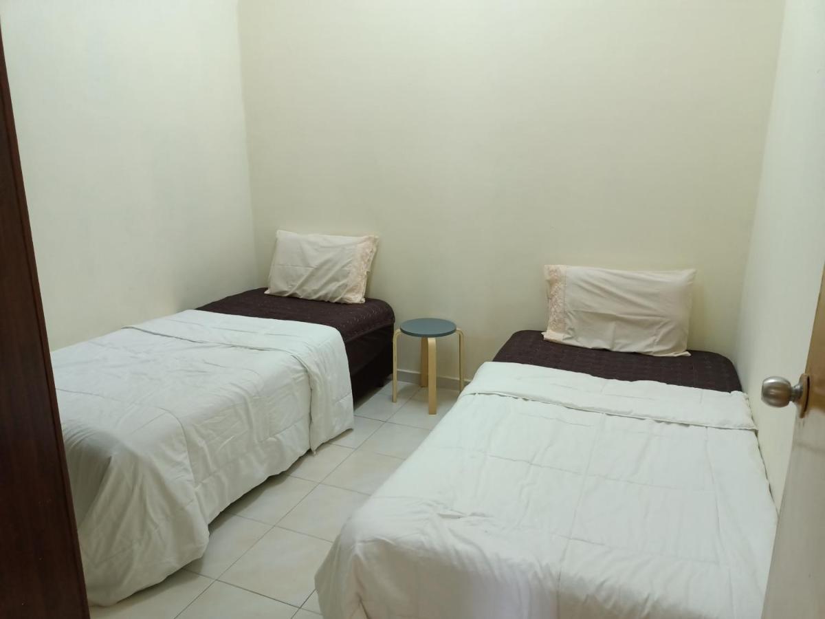 Oyo Home 90419 Sahar Guesthouse Малакка Экстерьер фото