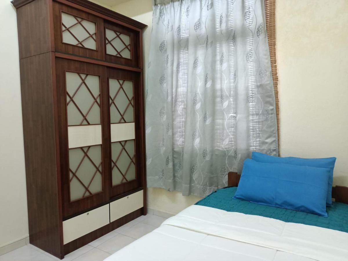 Oyo Home 90419 Sahar Guesthouse Малакка Экстерьер фото