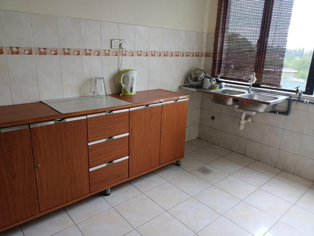Oyo Home 90419 Sahar Guesthouse Малакка Экстерьер фото