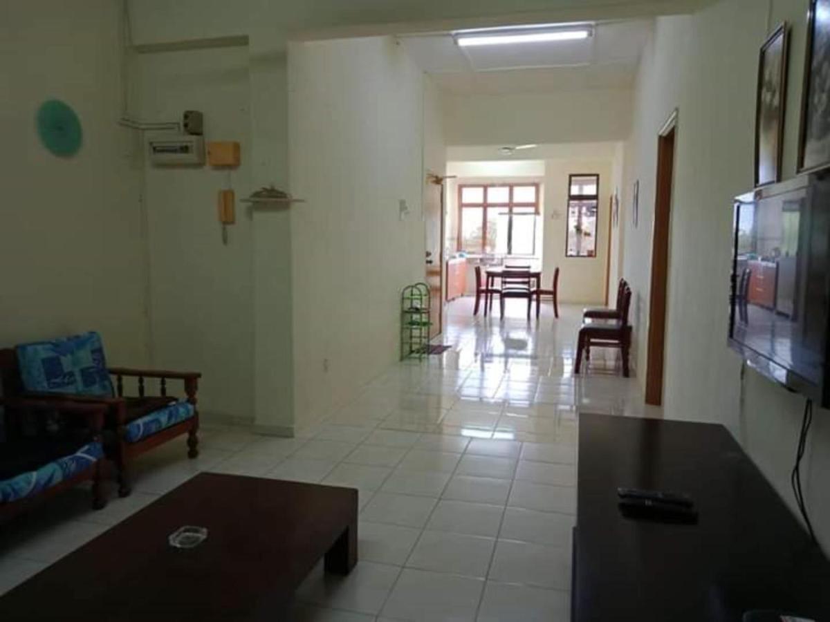 Oyo Home 90419 Sahar Guesthouse Малакка Экстерьер фото