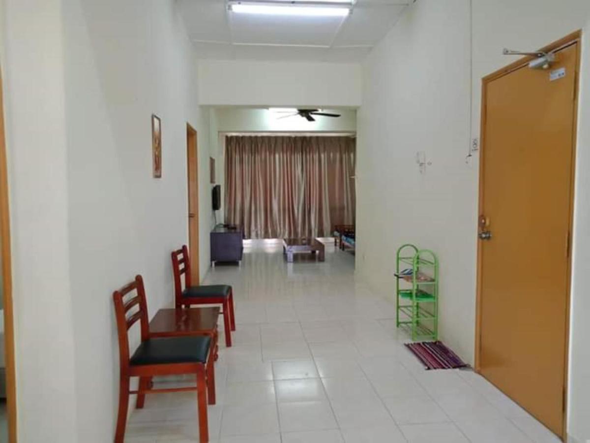 Oyo Home 90419 Sahar Guesthouse Малакка Экстерьер фото