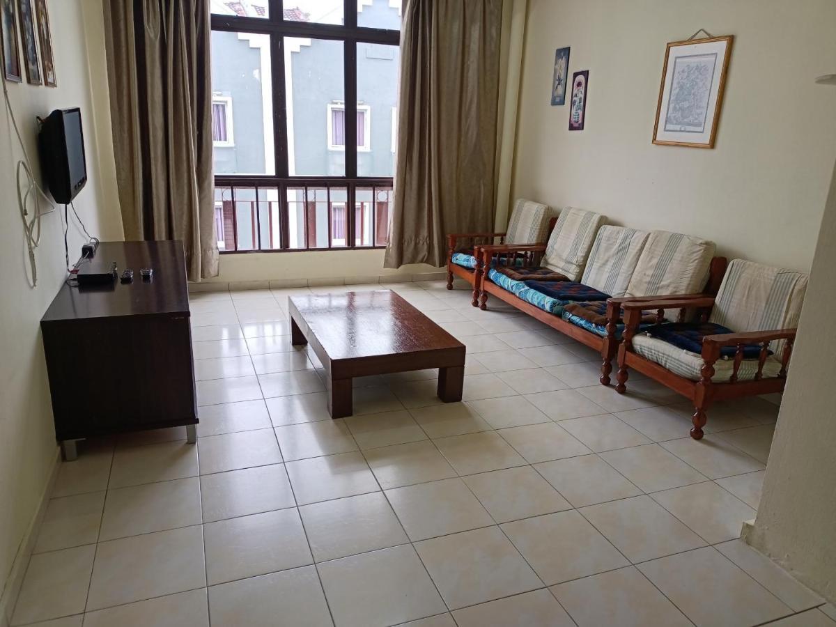 Oyo Home 90419 Sahar Guesthouse Малакка Экстерьер фото