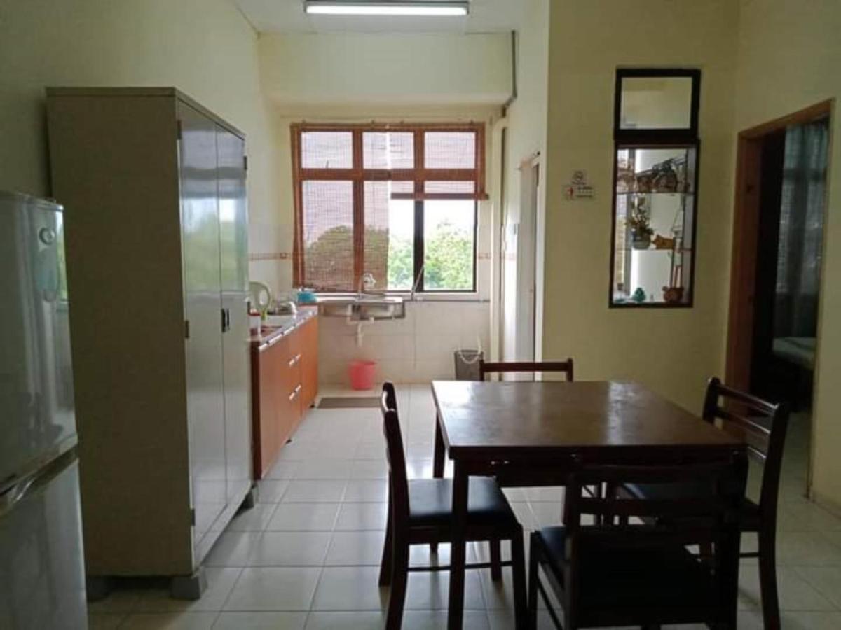 Oyo Home 90419 Sahar Guesthouse Малакка Экстерьер фото