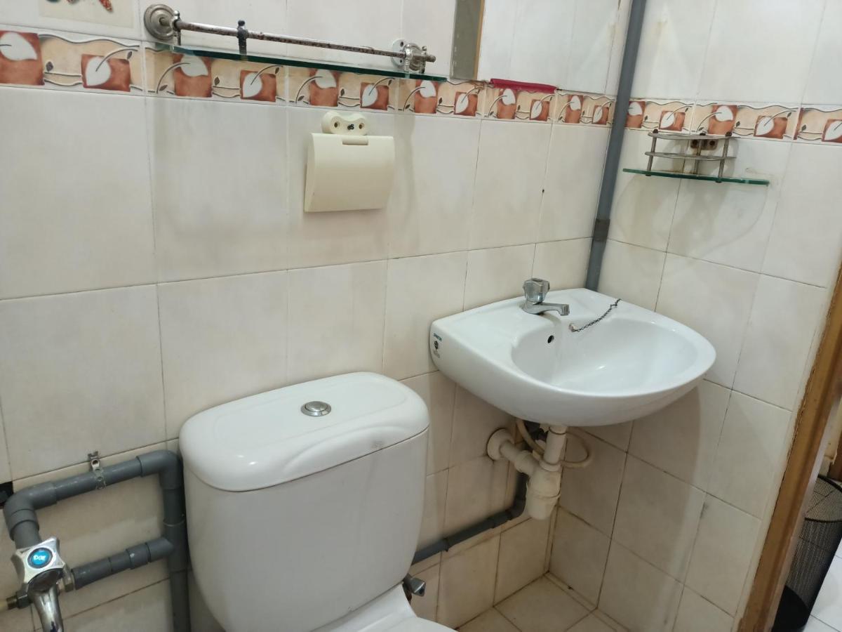 Oyo Home 90419 Sahar Guesthouse Малакка Экстерьер фото