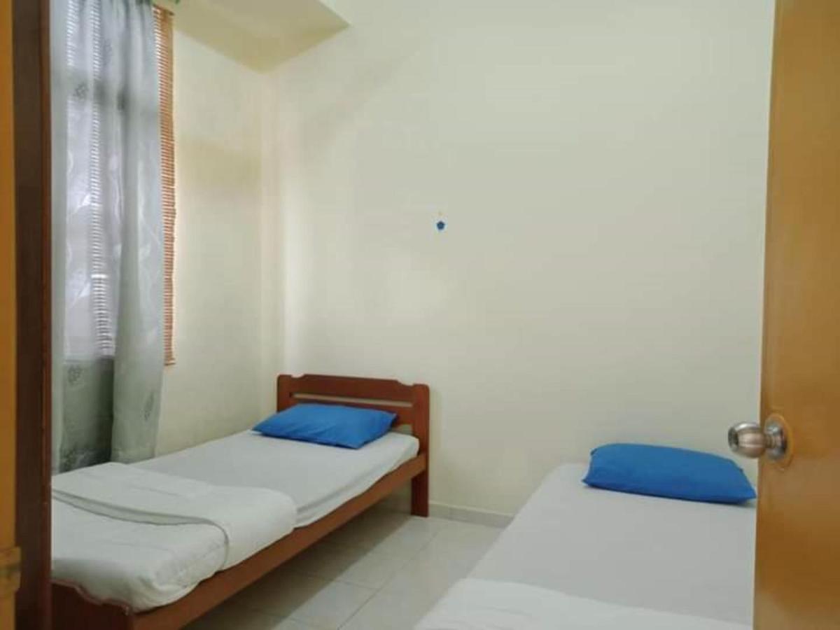 Oyo Home 90419 Sahar Guesthouse Малакка Экстерьер фото