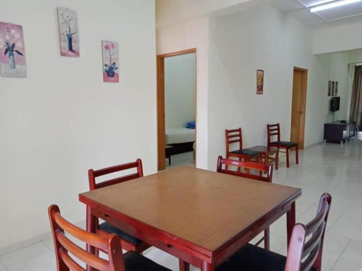 Oyo Home 90419 Sahar Guesthouse Малакка Экстерьер фото