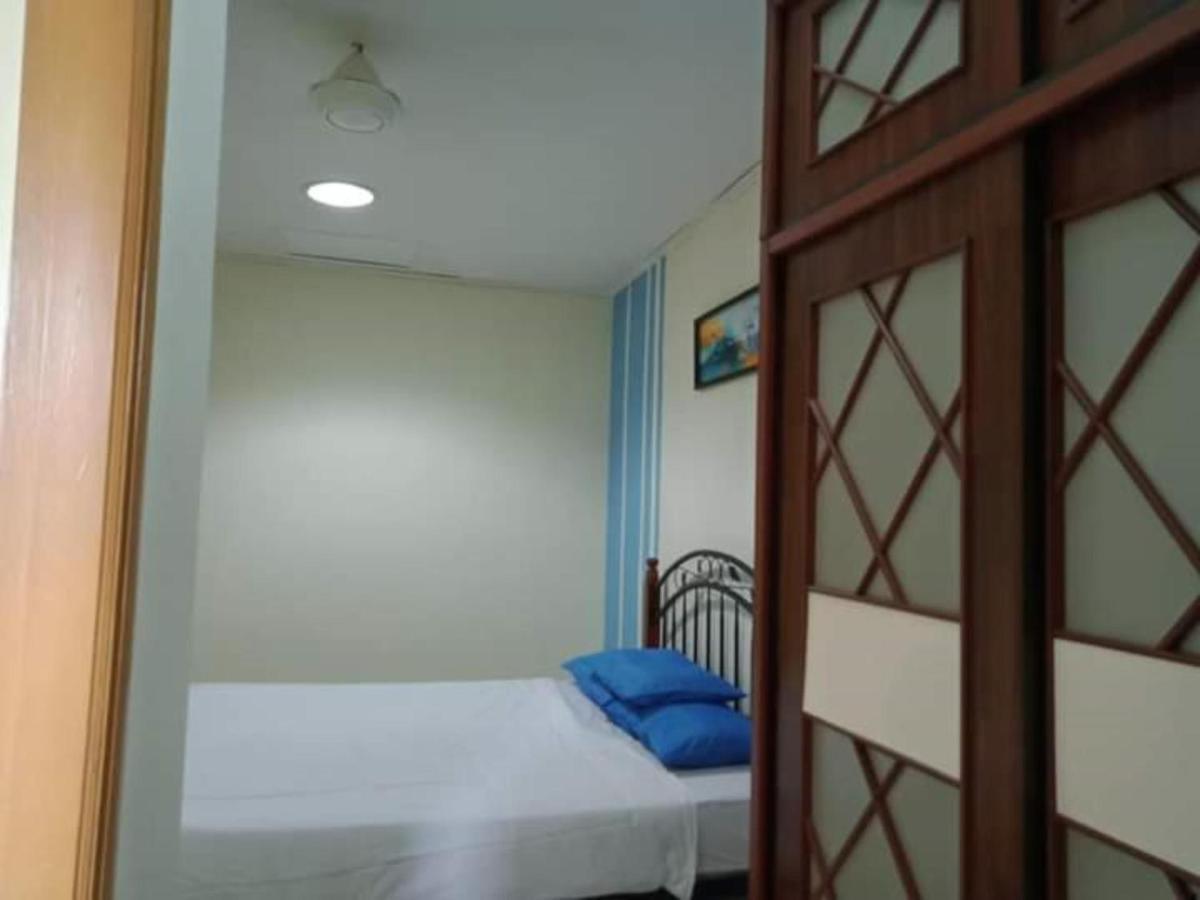 Oyo Home 90419 Sahar Guesthouse Малакка Экстерьер фото